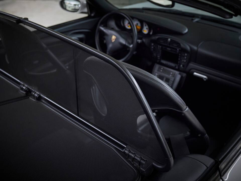 Imagen 56/98 de Porsche 911 Carrera 4S (2004)
