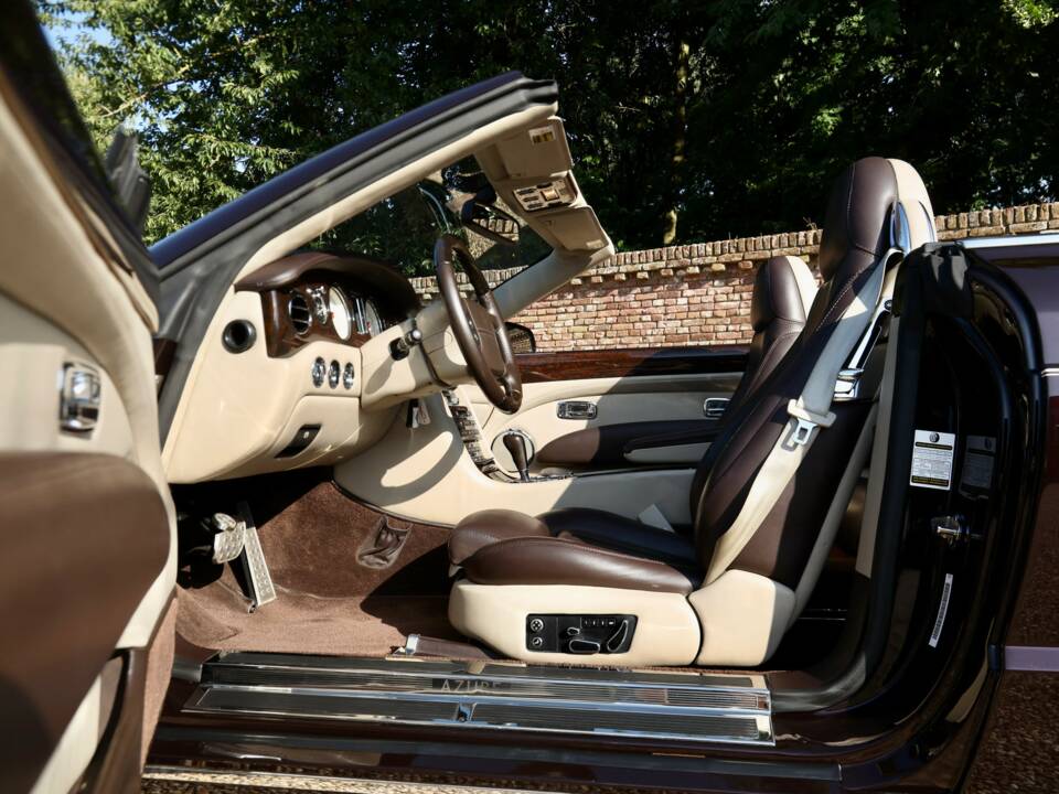 Image 29/50 de Bentley Azure (2008)