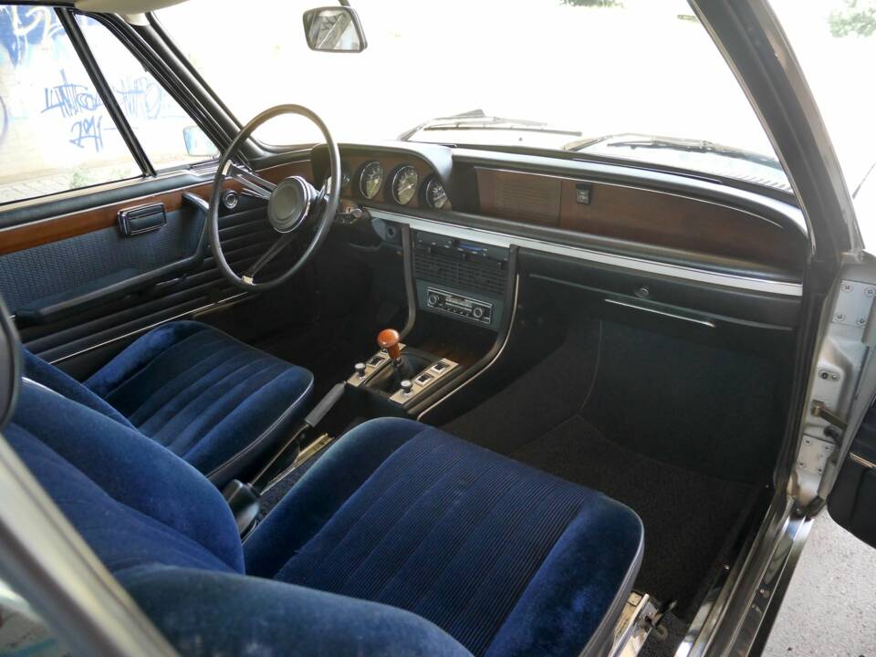 Image 20/26 of BMW 3.0 CSi (1973)