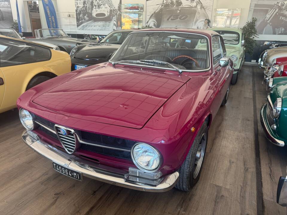 Image 3/8 of Alfa Romeo Giulia 1600 GT Junior (1973)