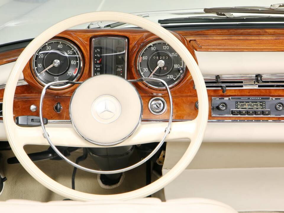 Image 20/27 of Mercedes-Benz 300 SE (1967)