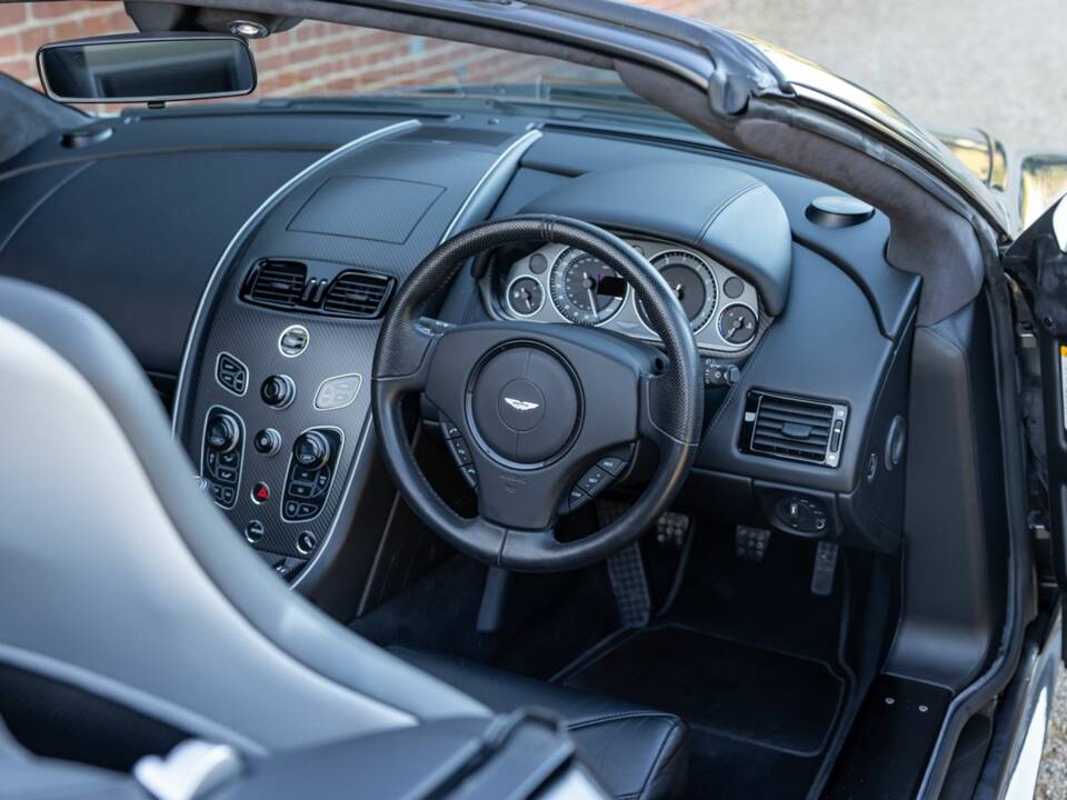 Bild 32/50 von Aston Martin V12 Vantage AMR Roadster (2018)