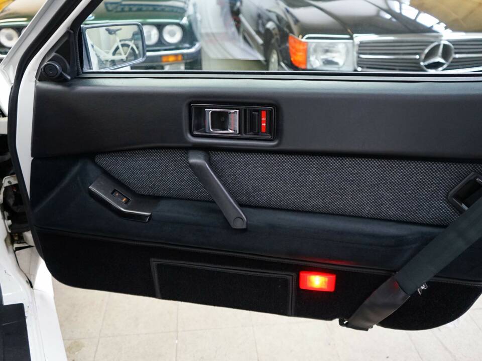 Image 22/55 of Mitsubishi Starion (1989)