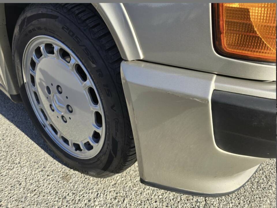 Image 7/8 of Mercedes-Benz 190 E 2.5-16 (1989)