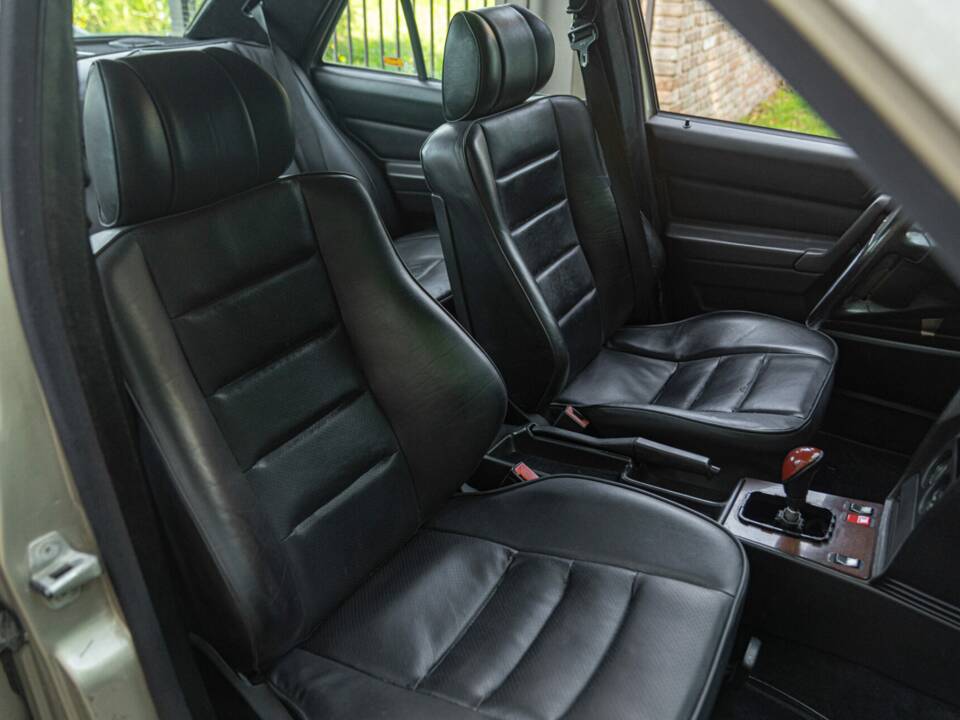 Image 28/50 of Mercedes-Benz 190 E 2.3-16 (1985)