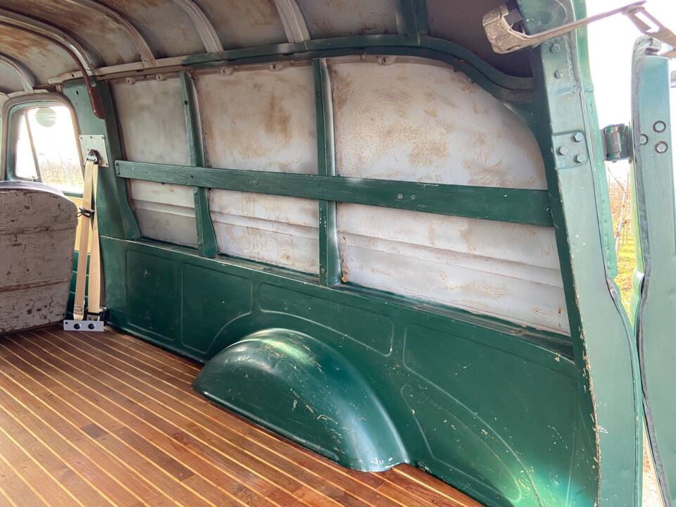Image 21/34 of Chevrolet 3100 Panel (1955)