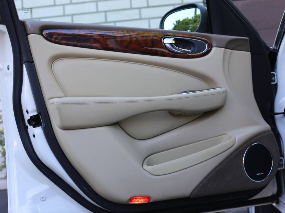 Imagen 73/77 de Jaguar XJ 8 4.2 (2005)