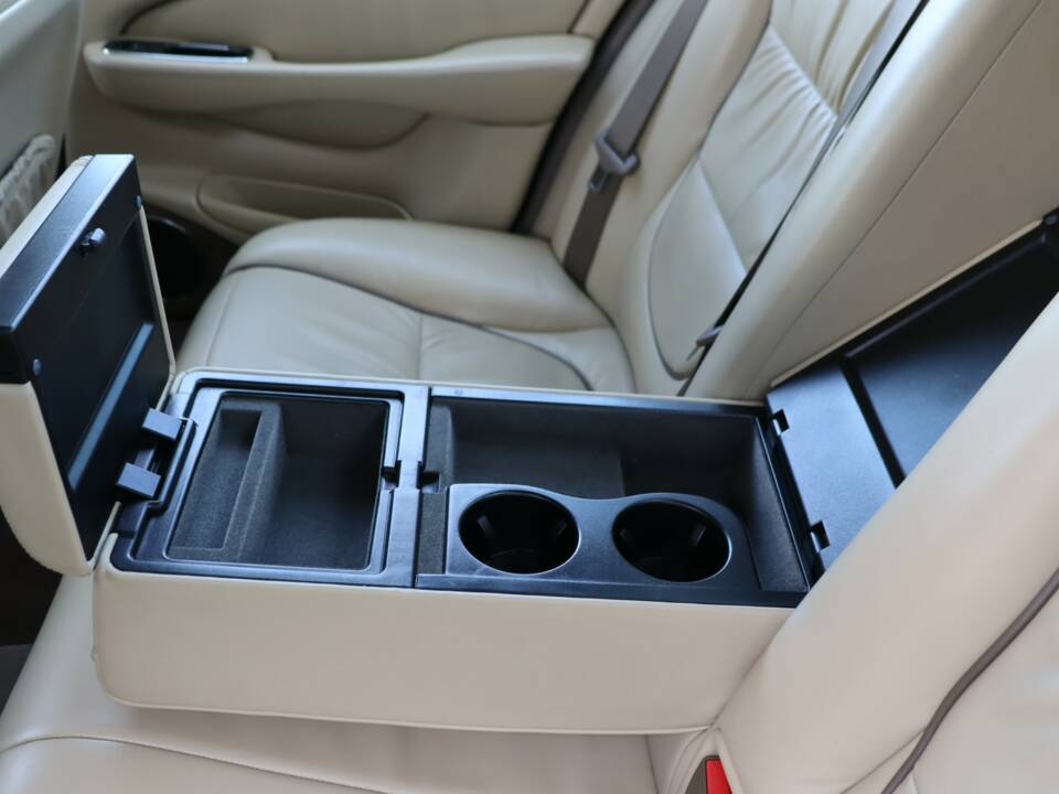 Imagen 20/50 de Jaguar XJ 8 4.2 (2006)