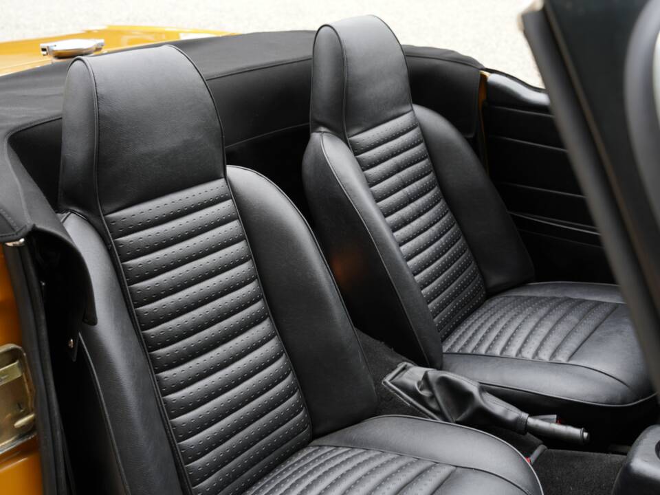 Image 33/50 of Triumph TR 6 (1971)