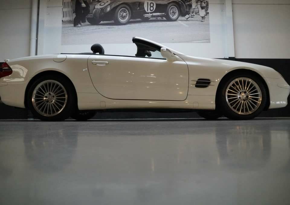 Image 32/50 of Mercedes-Benz SL 500 (2005)