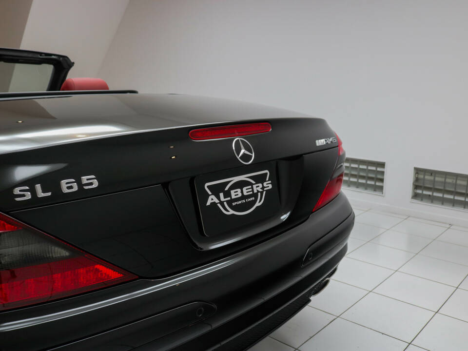Image 18/21 of Mercedes-Benz SL 65 AMG (2005)