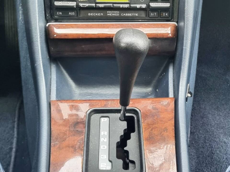 Image 14/18 de Mercedes-Benz 420 SEL (1987)