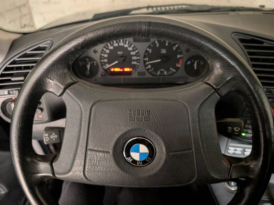 Immagine 31/72 di BMW 328i (1996)
