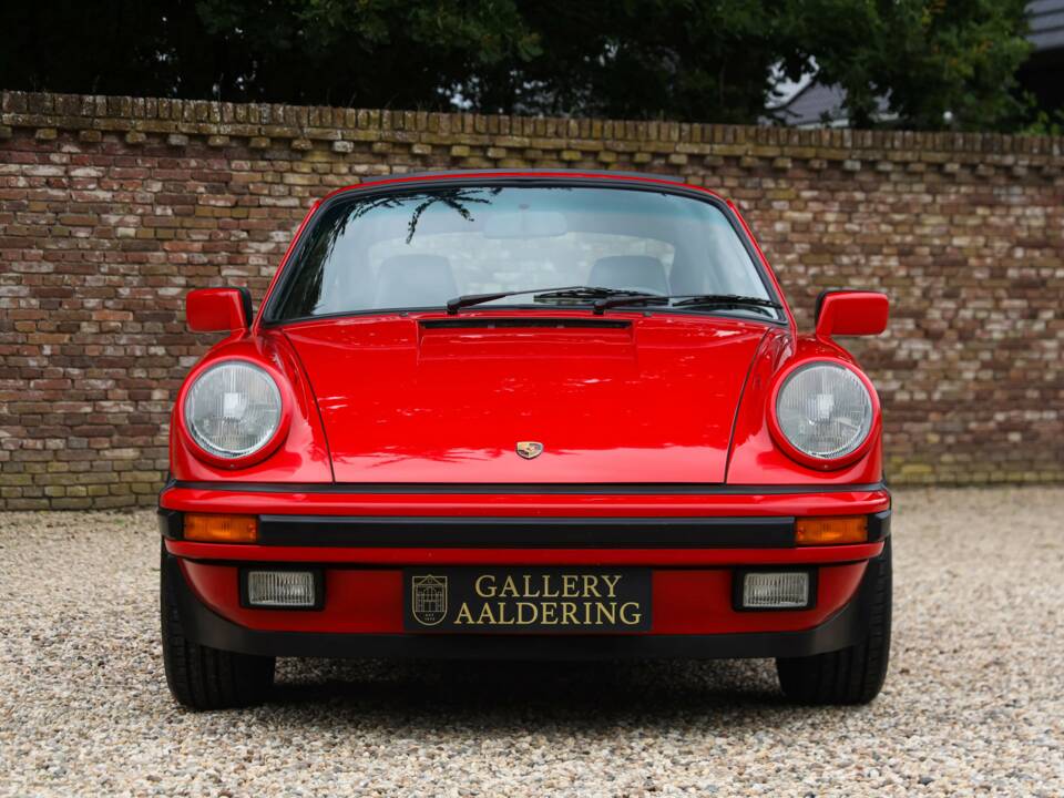 Image 7/50 of Porsche 911 Carrera 3.2 (1988)