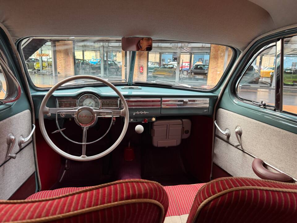 Image 20/34 of Volvo PV 444 (1951)