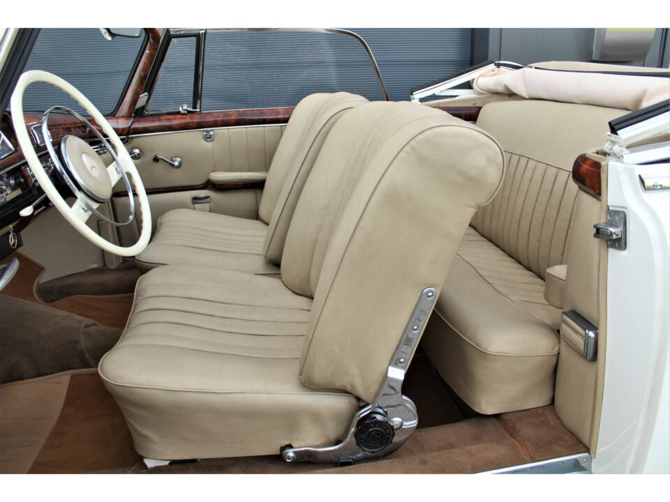 Image 6/35 of Mercedes-Benz 220 SE Cabriolet (1959)