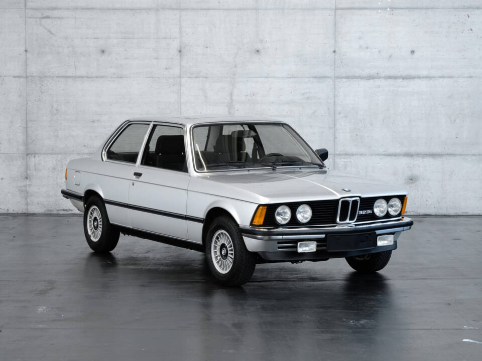 Image 4/24 de BMW 323i (1980)