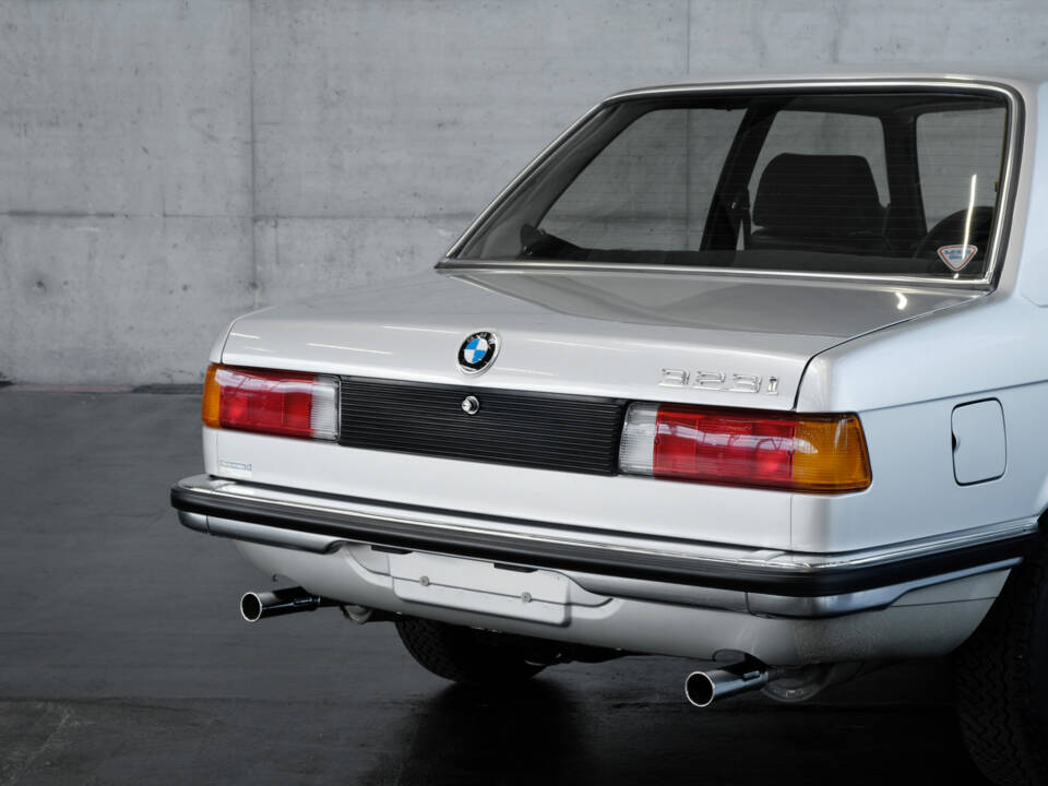 Image 12/24 of BMW 323i (1980)