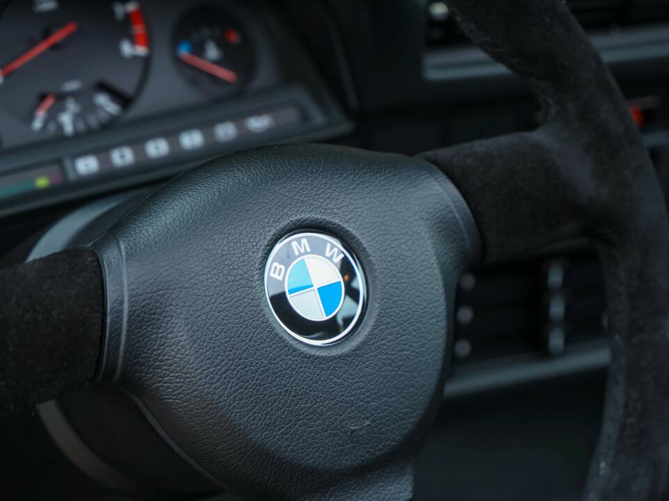 Image 11/50 of BMW M3 (1990)