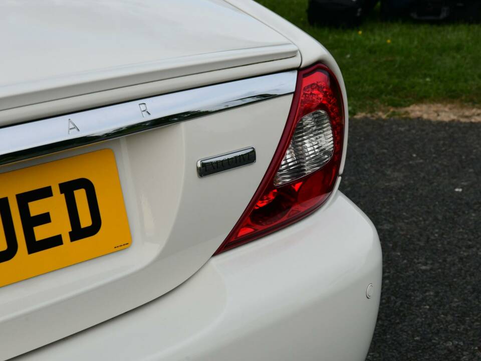 Image 23/50 of Jaguar XJ 8 4.2 (2008)