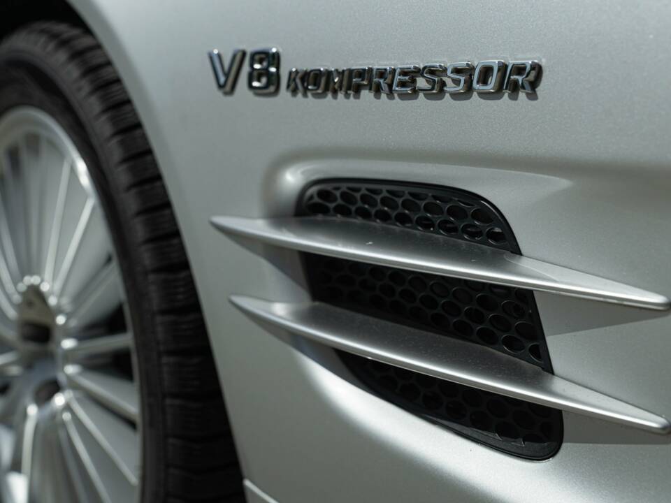 Image 27/50 of Mercedes-Benz SL 55 AMG (2002)
