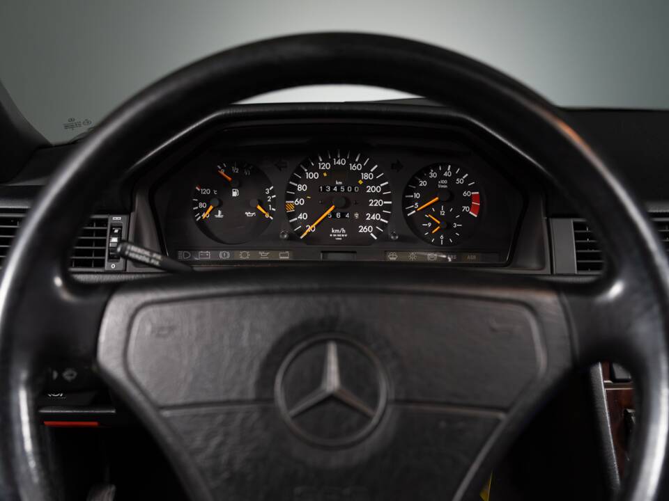 Bild 25/38 von Mercedes-Benz 500 E (1992)