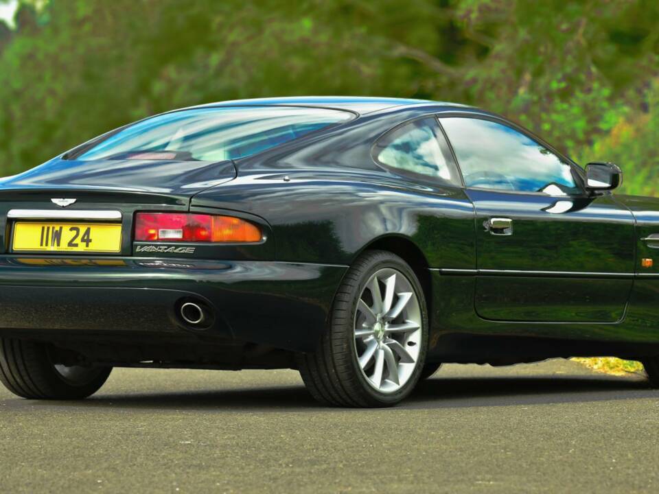 Image 10/50 de Aston Martin DB 7 Vantage (2000)