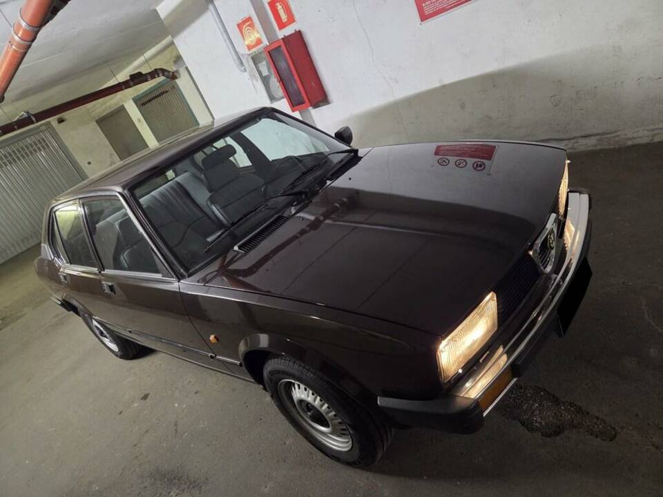 Image 2/7 de Alfa Romeo Alfetta 1.6 (1983)