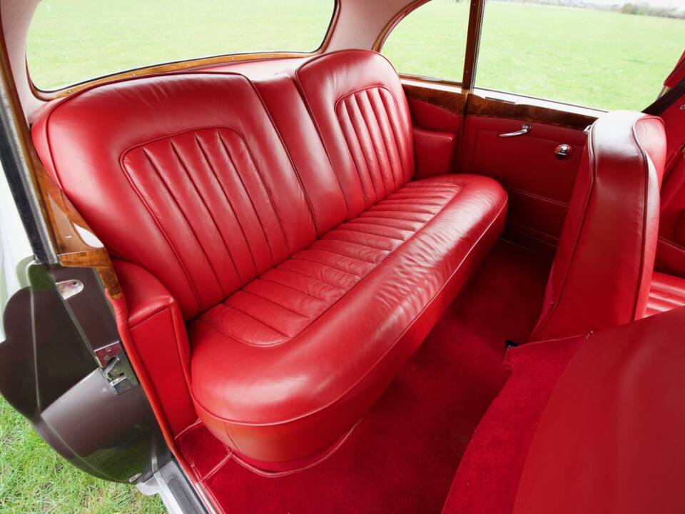 Image 14/50 of Bentley S 2 (1960)