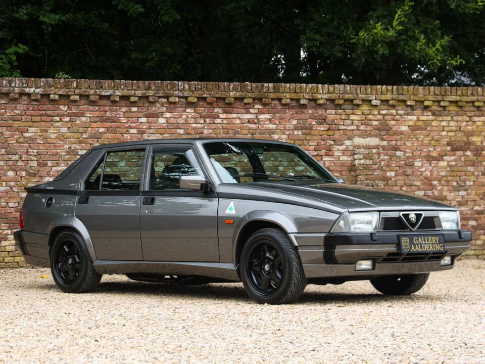 Image 30/50 of Alfa Romeo 75 3.0 V6 QV (1988)