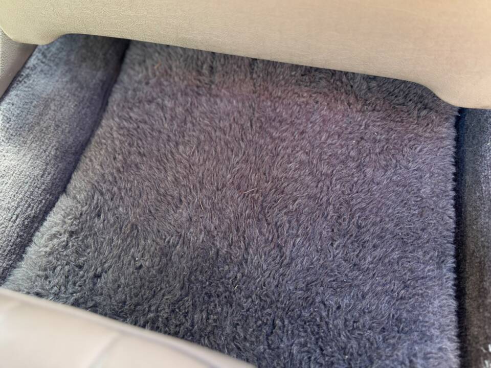 Immagine 20/41 di Jaguar XJ 12 (1990)