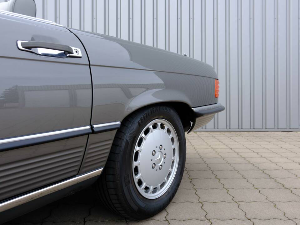 Image 44/97 de Mercedes-Benz 560 SL (1987)