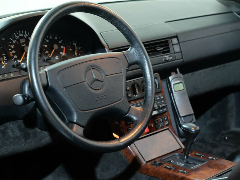 Afbeelding 15/38 van Mercedes-Benz 300 SL (1990)