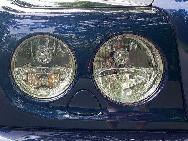 Afbeelding 49/50 van Bentley Azure (2007)