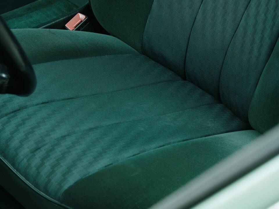 Bild 34/50 von Mercedes-Benz 300 SE (1986)