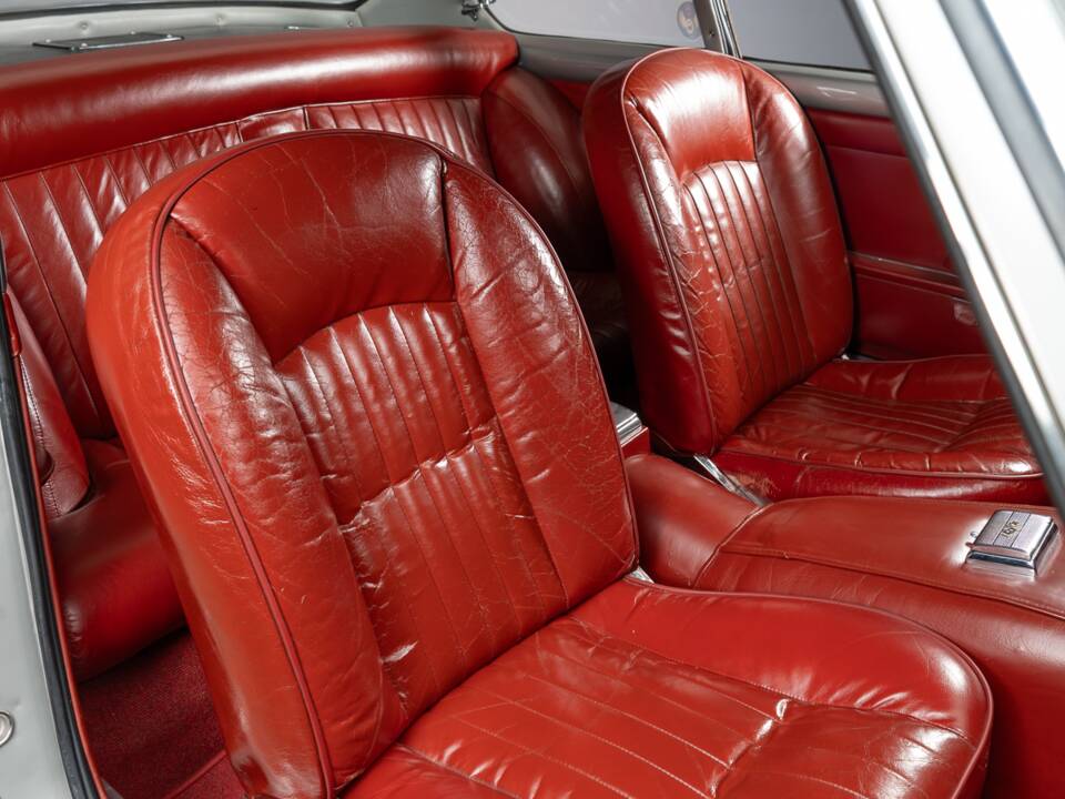 Image 24/29 of Ferrari 250 GTE (1961)