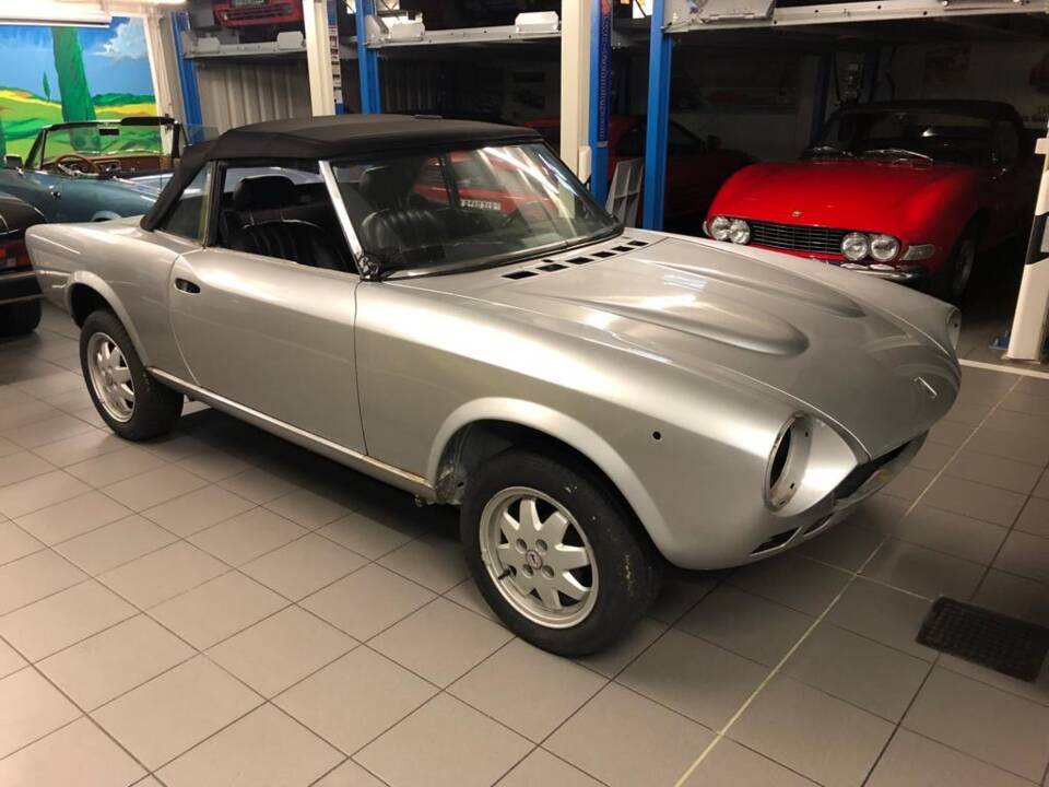Image 15/32 of FIAT 124 Pininfarina Spidereuropa (1985)