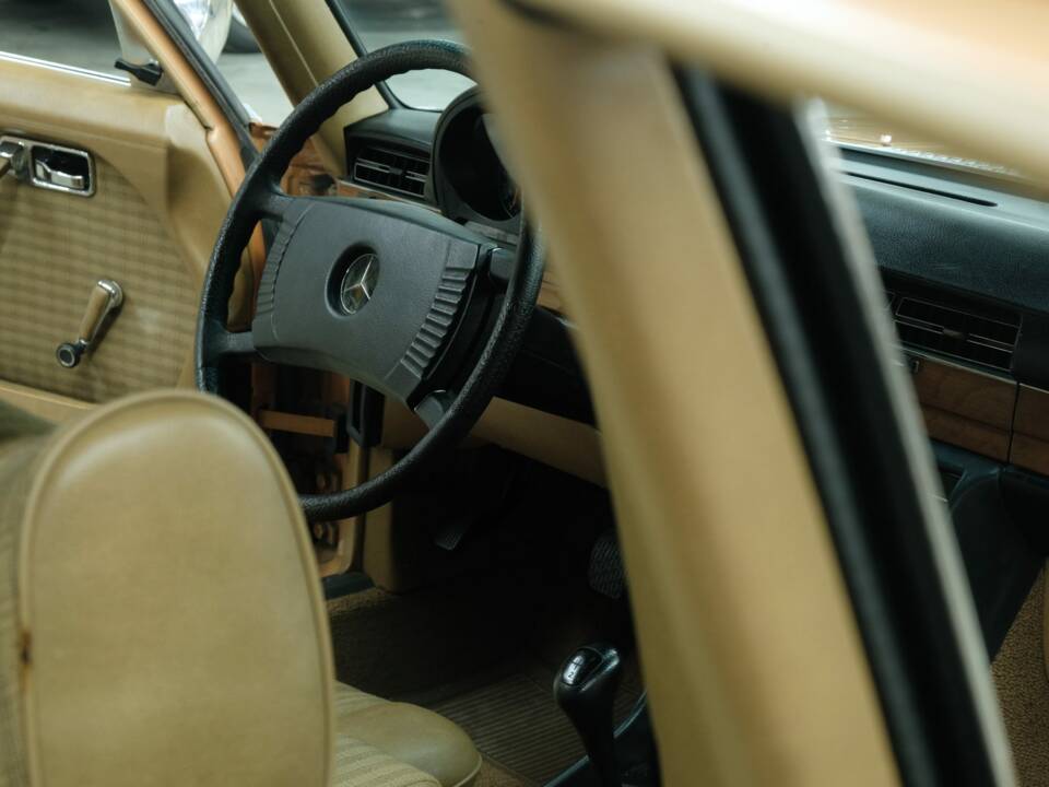 Image 43/50 de Mercedes-Benz 350 SE (1973)