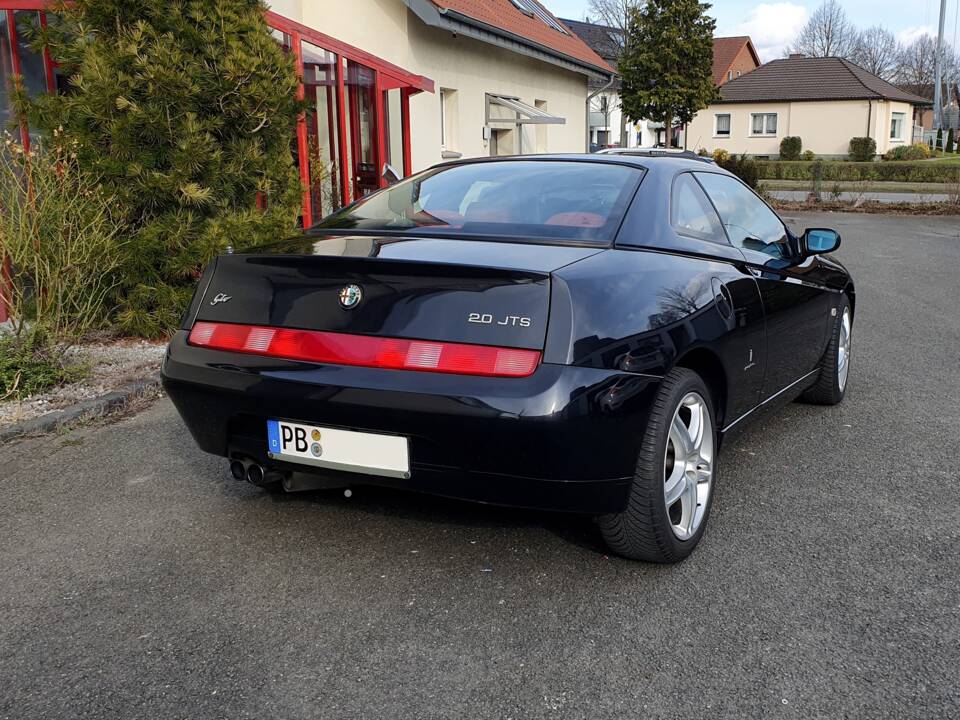 Afbeelding 4/10 van Alfa Romeo GTV 2.0 JTS (2004)