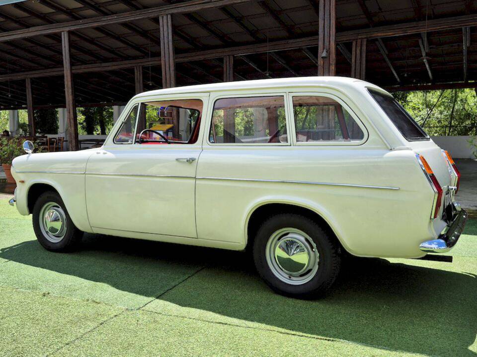 Image 16/63 of Ford Anglia (1965)