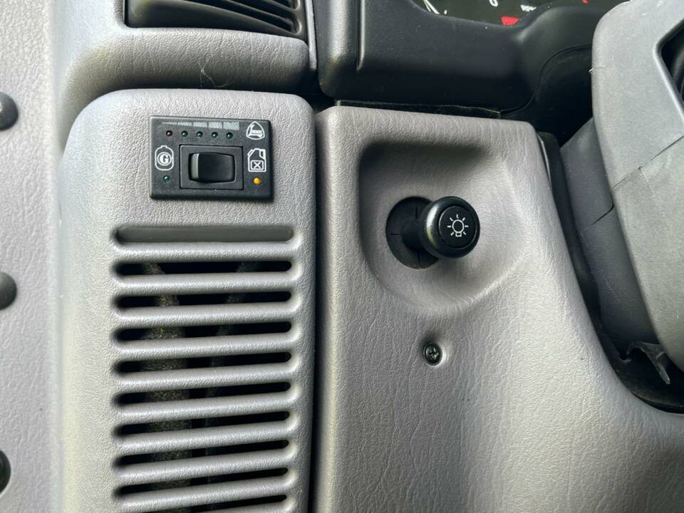 Bild 34/38 von Jeep Wrangler Sport Hardtop 2.5 (1997)