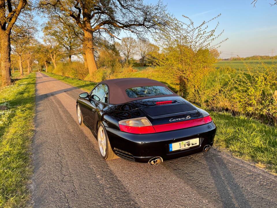 Image 11/17 of Porsche 911 Carrera 4S (2004)