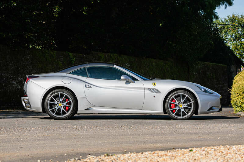 Image 5/44 de Ferrari California (2011)