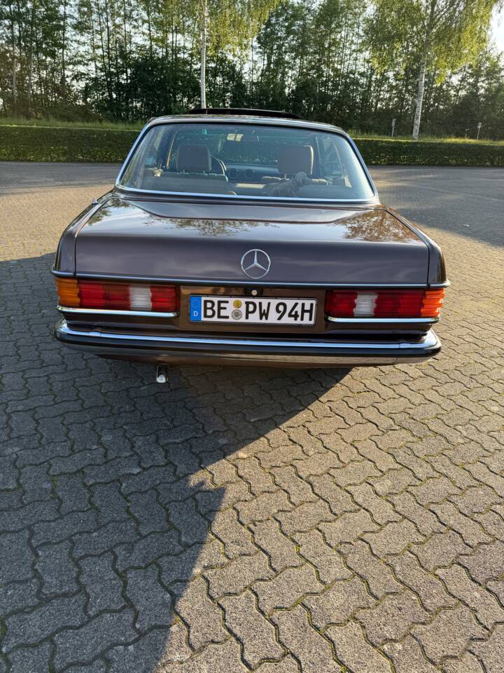 Image 6/31 of Mercedes-Benz 230 CE (1984)