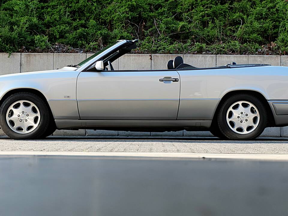 Image 10/74 of Mercedes-Benz E 320 (1997)