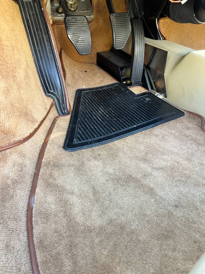 Image 44/114 de Ferrari 308 GTS Quattrovalvole (1985)