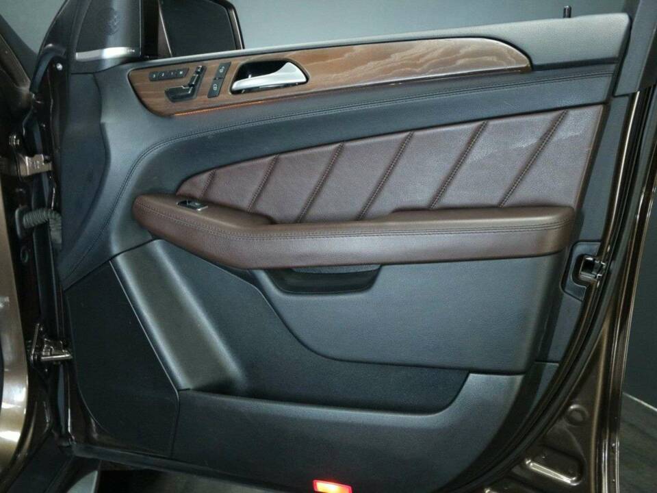 Bild 11/50 von Mercedes-Benz GL 350 BlueTEC 4MATIC (2016)