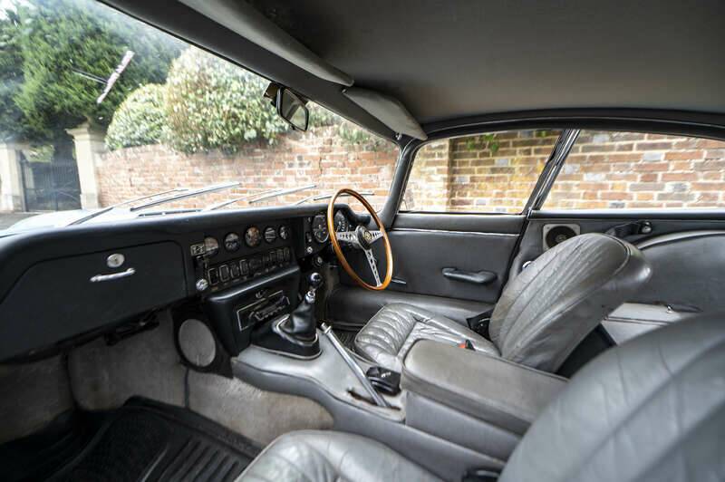 Image 23/50 de Jaguar E-Type (1968)