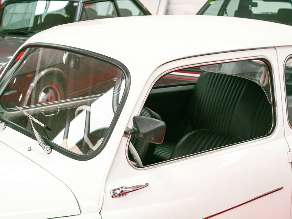 Image 15/32 of SEAT 600 D (1968)