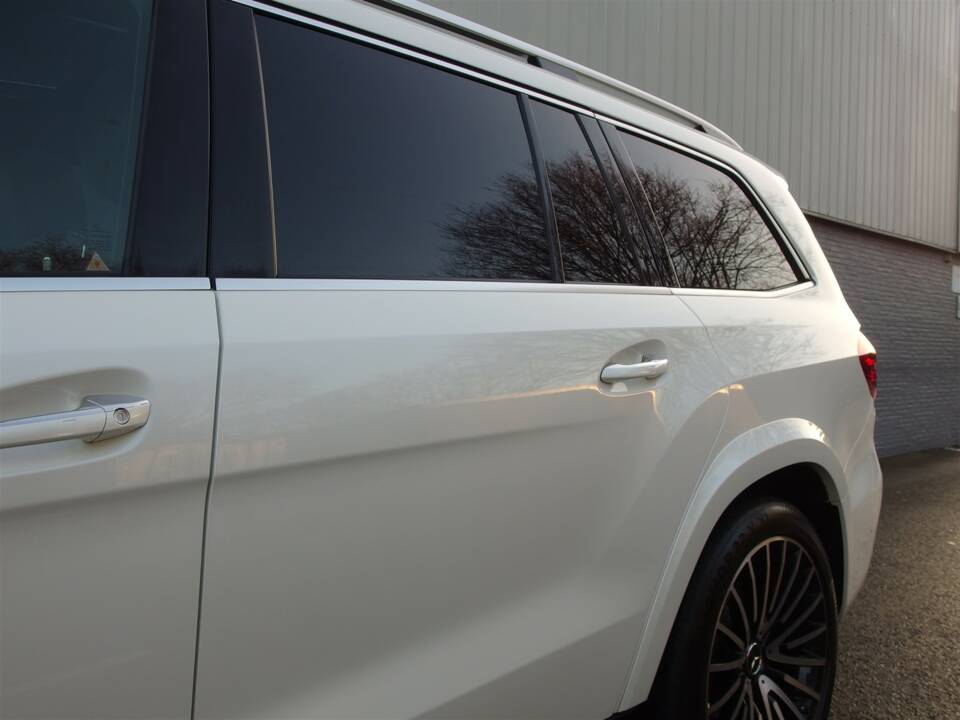 Image 24/98 of Mercedes-Benz GLS 63 AMG 4MATIC (2016)